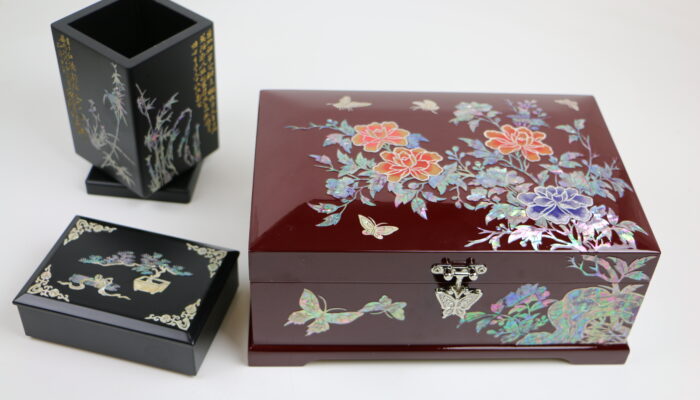 The art of Najeonchigli, With Mother of Pearl Inlay